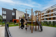 Inwestycja Emaus Garden Borowego Wola Justowska - wygodne miejsca parkingowe, stacje ładowania samochodów elektrycznych, stojaki na rowery